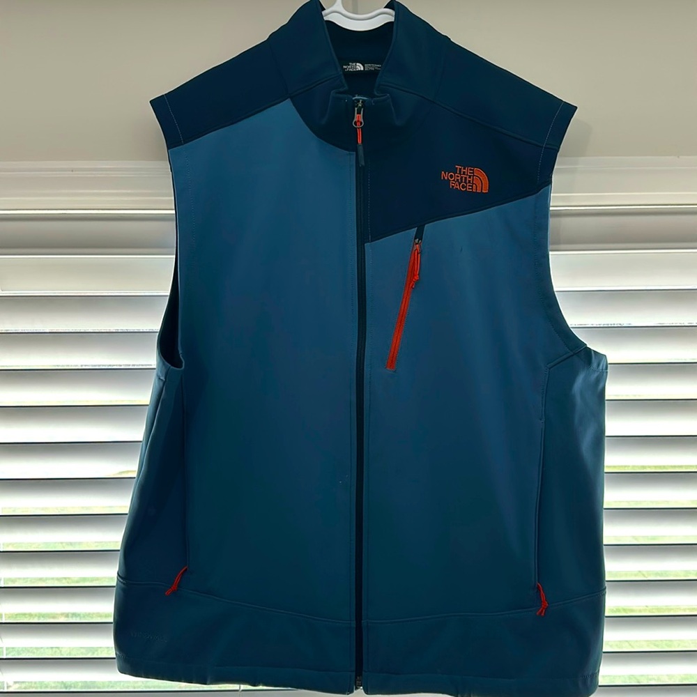Men’s Northface hard shell vest XL